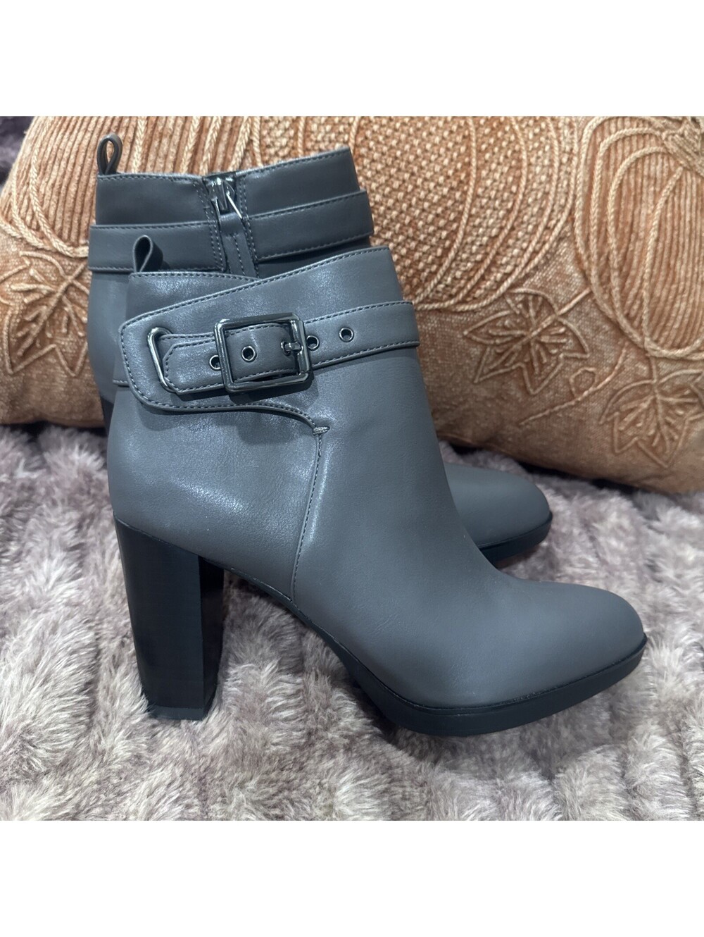 Franco Sarto Womens Sz 6M Gray Leather Zip Buckle Ankle Fashion Boots Booties